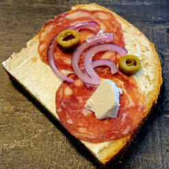 Olasz szalámis feta sajtos Party szendvics