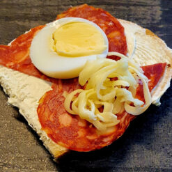 Paprikás szalámis Party szendvics