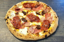 25. Pizza Carne